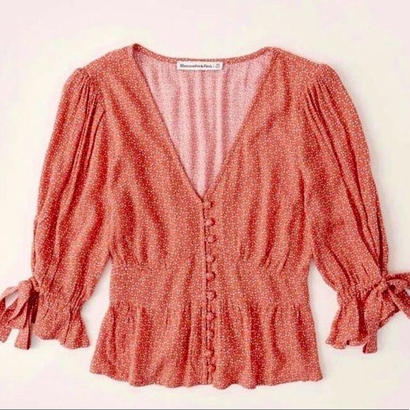 NWT Abercrombie Tie Sleeve Peasant Top SIZE M - Picture 2 of 8
